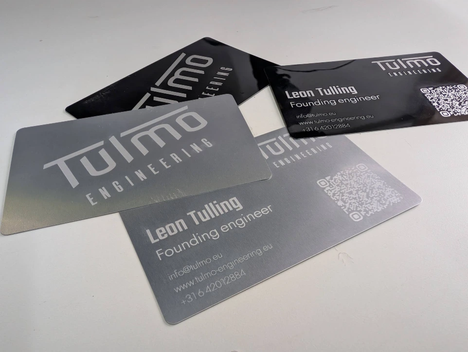 Gegraveerde aluminium visitekaartjes