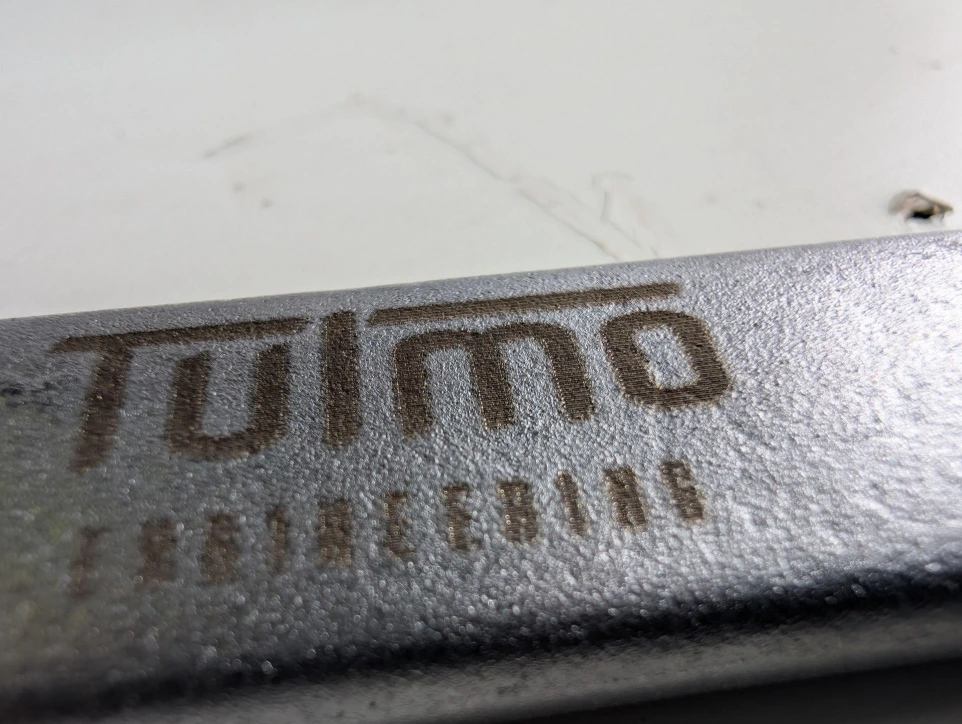 Detail gravering op gereedschap